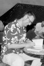 Richard Lehner, Autor des Buches, beim signieren